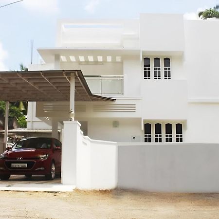 Dream Home Kochi Tripunithura Bagian luar foto