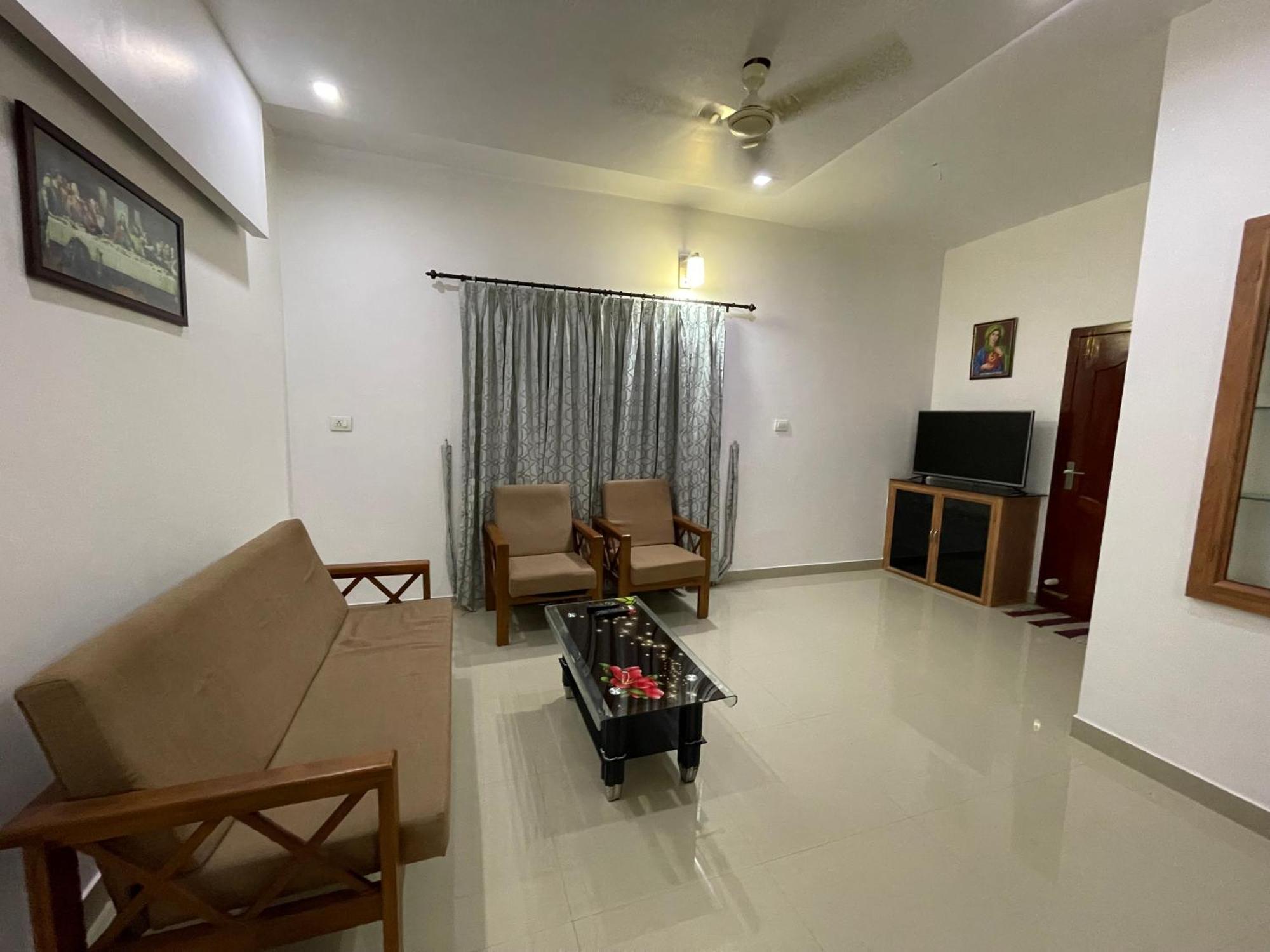 Dream Home Kochi Tripunithura Bagian luar foto