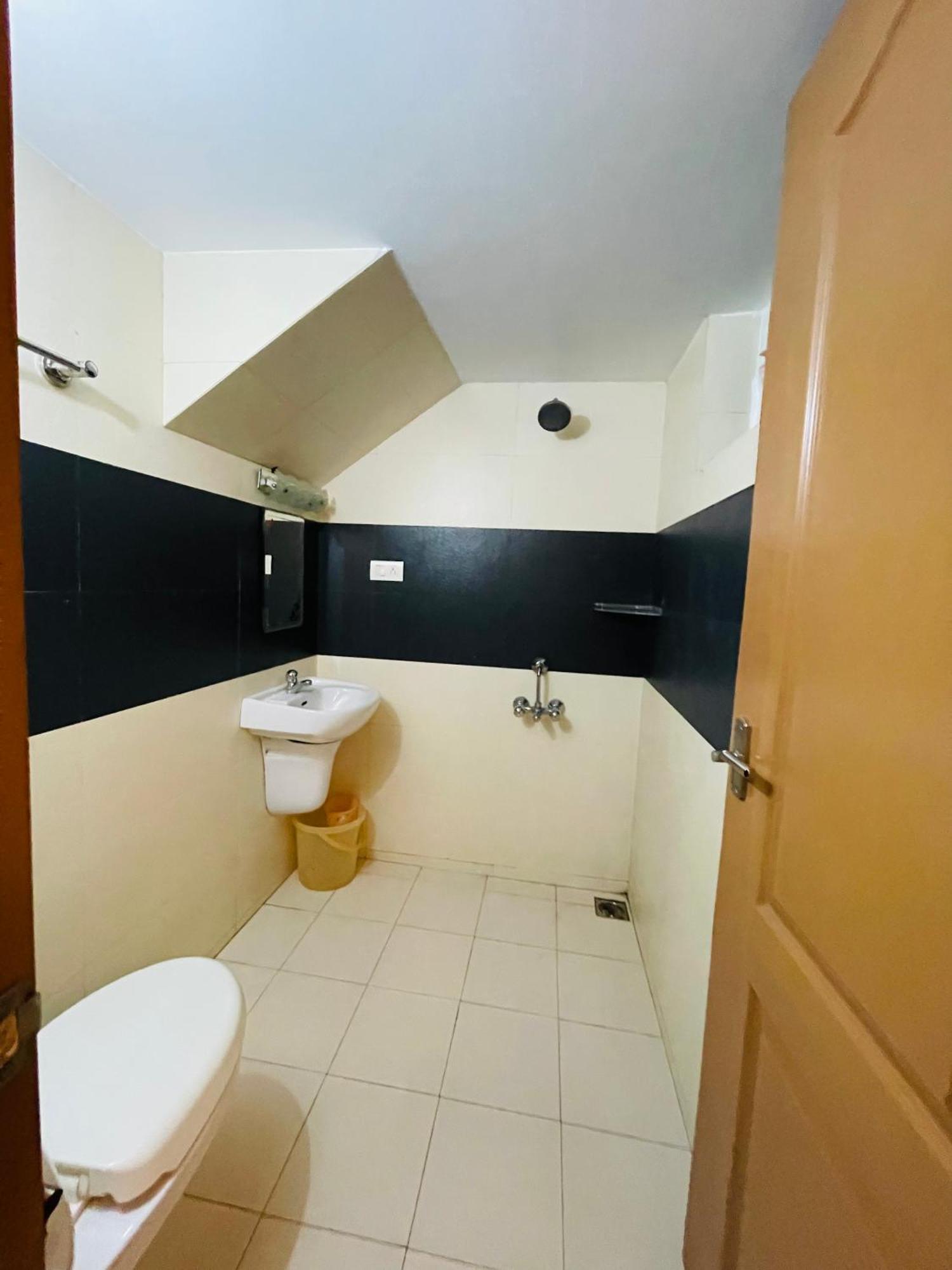 Dream Home Kochi Tripunithura Bagian luar foto