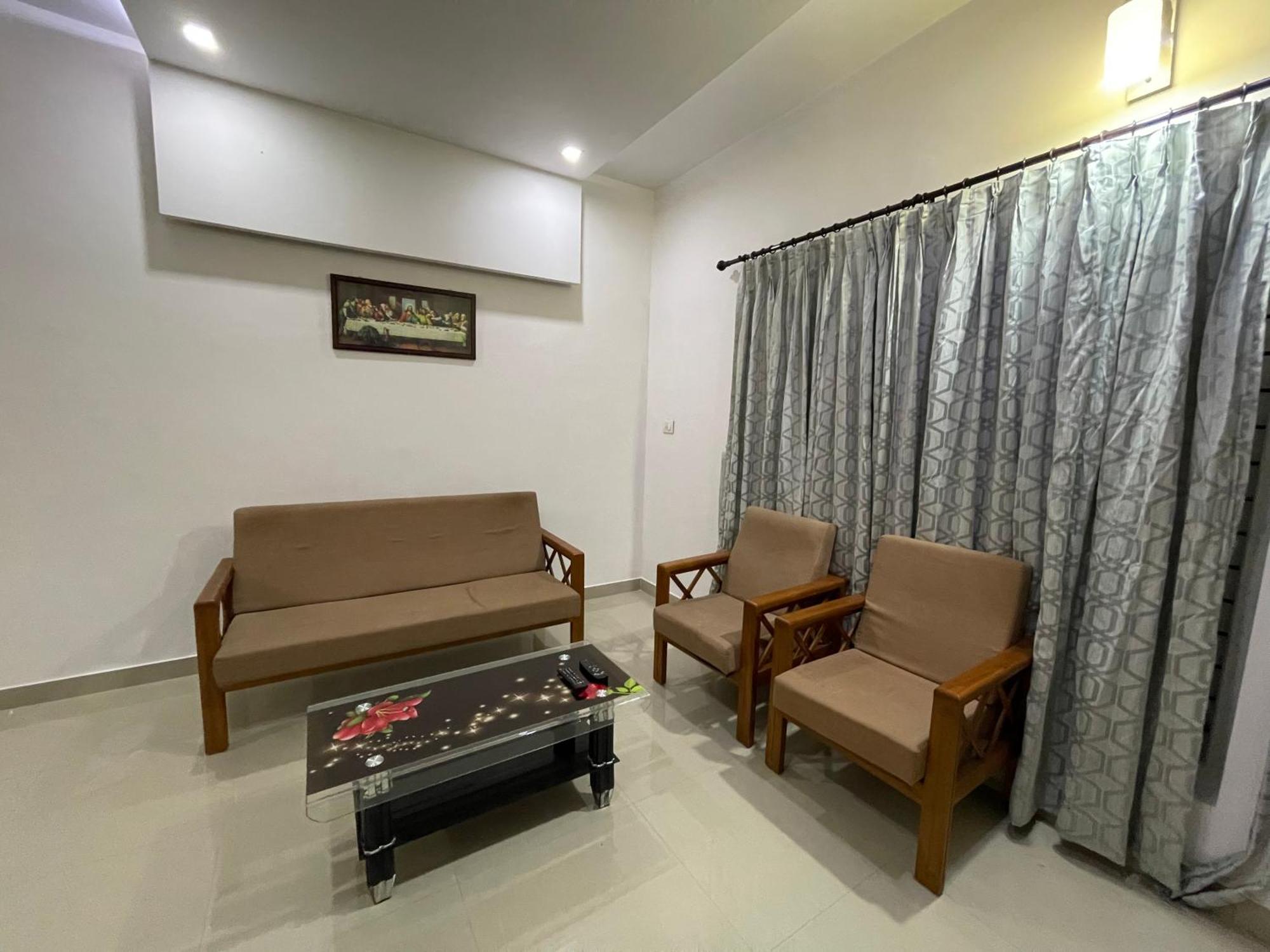 Dream Home Kochi Tripunithura Bagian luar foto