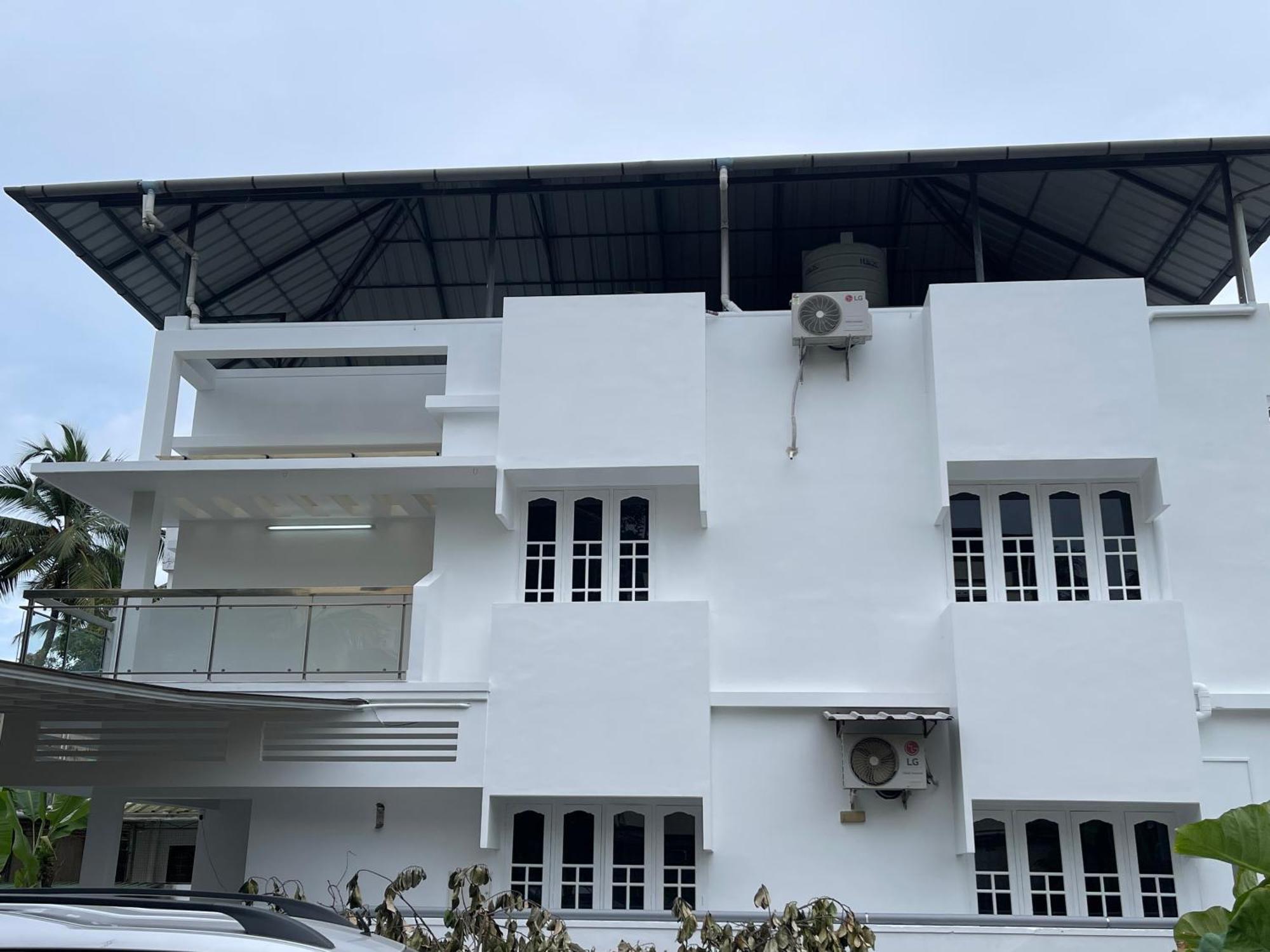 Dream Home Kochi Tripunithura Bagian luar foto